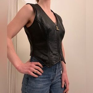 VAKKO women’s black leather vest